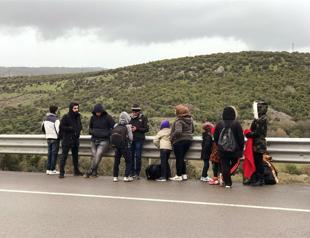 Smugglers take 13 undocumented migrants to Turkish dam instead of Lesbos