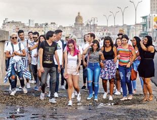 Cuban vote begins end of Castro era