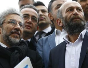 Court of Cassation overturns Cumhuriyet journalists’ prison sentences, demands trial over ‘spying’