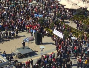 Greeks rally for soldiers held in Turkey