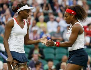 Venus Williams knocks out Serena, Wozniacki marches on