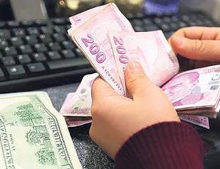 Turkish Lira continues fall against dollar, euro amid risks