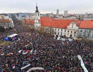 Slovak government to face no-confidence vote