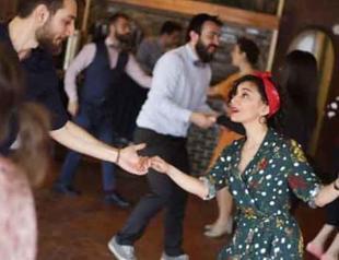 25 young people from Turkey’s southeast show off swing dancing skills on historic bridge