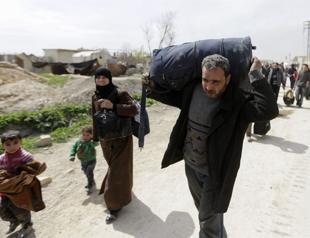 Thousands flee Ghouta rebel enclave as Syria army advances