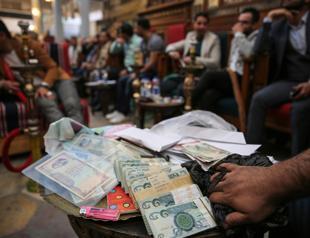 Iraqi enthusiasts search for relics of royal past