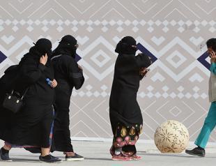 Saudi women should have choice whether to wear abaya robe, crown prince says