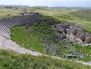 Ancient theater to be lifted after 1,600 years