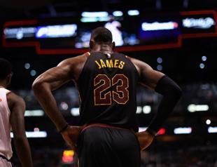 LeBron sparks Cavs over Raptors
