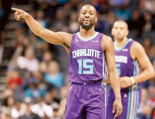 Walker’s 46 leads record Charlotte rout, Rockets soar