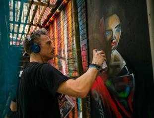 Street art makes a splash in Hong Kong