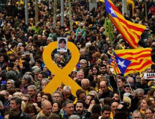 Pro-Puigdemont demonstrators block roads in Catalonia