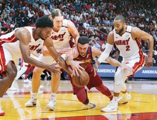 Heat scorch Cavs as NBA leading Rockets romp