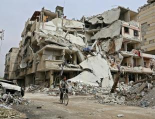 Syrians quit Ghouta as talks for last pocket stutter