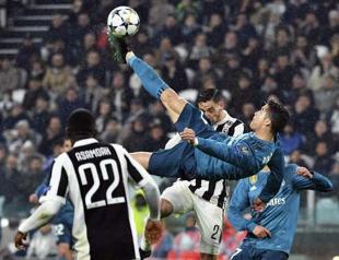 Record-breaker Ronaldo lauded after ‘most beautiful goal’ buries Juve