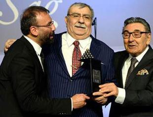Aydın Doğan Award presented to Turkish veteran musician Arif Sağ