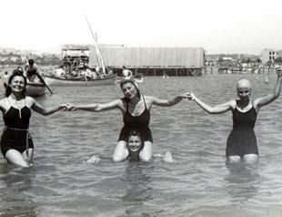 Pera Museum presents beach nostalgia