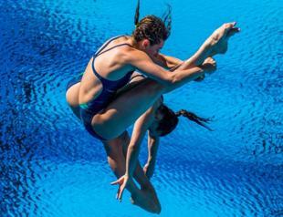 Aussies go from first to last with botched dive