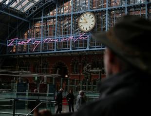 Tracey Emin sends anti-Brexit message in pink neon