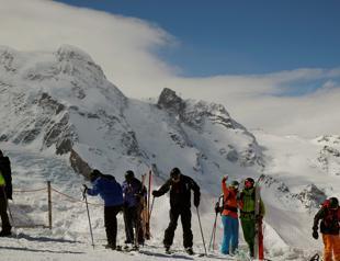 Search resumes for German billionaire missing in Alps