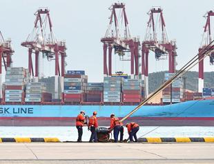 China’s economy slows in first quarter, survey claims