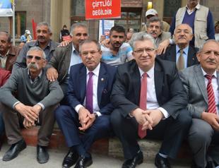 Main opposition CHP stages sit-ins across Turkey against emergency rule