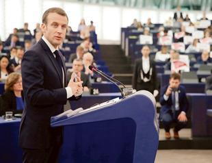 Divisions in EU becoming like a ’civil war, Frances Macron warns