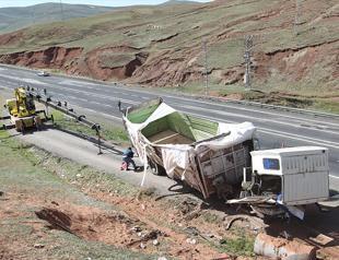 Two killed, 101 injured after vehicle carrying undocumented migrants in Turkey’s east topples