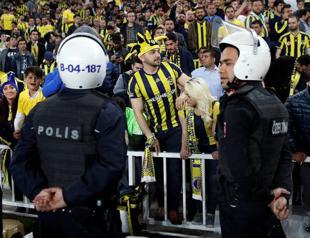 Eight more suspects detained after chaotic abandoned Fenerbahçe-Beşiktaş derby