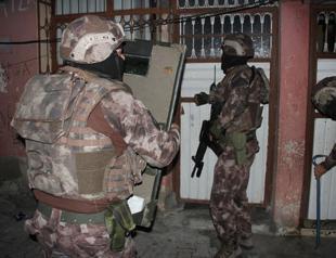 Turkish police crack down on outlawed groups prior to Labor Day