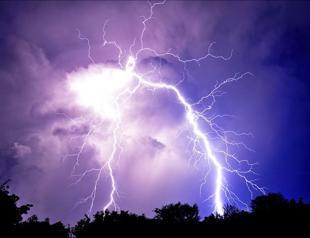 Lightning strike injures girl studying in her home in Turkey’s west