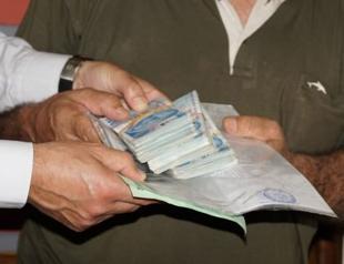 Turkish bus driver returns 29,000 Turkish liras left behind by passenger