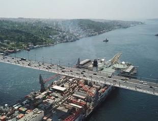 World’s biggest construction vessel goes through Bosphorus