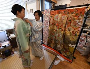 Kimono makers seeking to revive declining industry