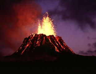 Volcano in Hawaii shoots lava into sky