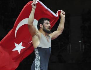Turkish wrestlers win gold in European championship