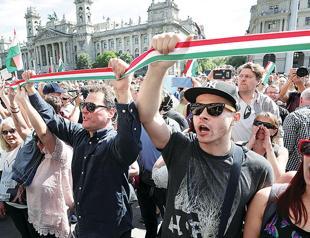 Hungary PM readies for new term as opposition struggles