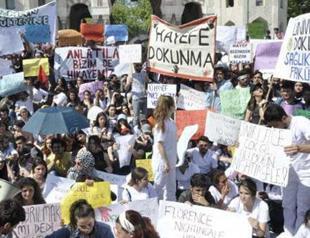 Istanbul University students, academics protest plan to split university