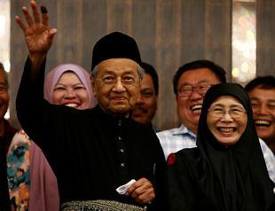 Malaysian king decides to pardon opposition’s Anwar