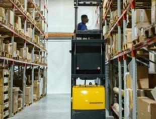 Airbus and Boeing fly into lucrative services market