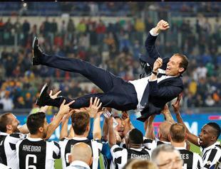 Allegri stays with Juventus after extending record