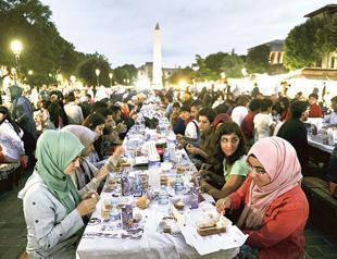 Muslims begin holy month of Ramadan