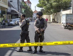 New raid in Indonesia hit by suicide attacks