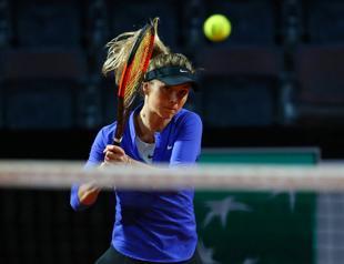 Svitolina off the mark in Rome, Sharapova battles through rain