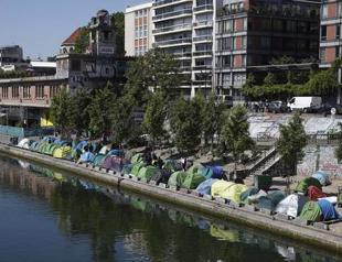 French government orders evacuation of Paris migrant camp