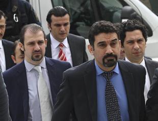 Top Greek court grants political refugee status to two Turkish soldiers accused of coup links