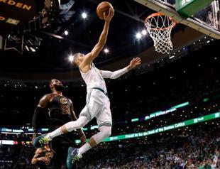Celtics clamp down on Cavs, take 3-2 series edge