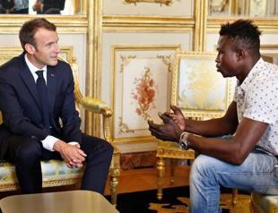 ‘Hero’ Malian who saved child to be given French citizenship