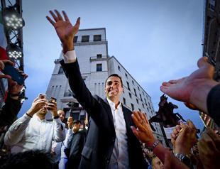 Italian populists reach last-ditch deal to take power