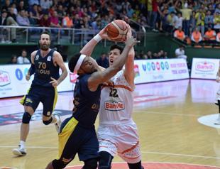 Fenerbahçe advance to Turkish basketball league finals